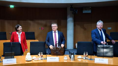Martina Rosenberg (l-r), Präsidentin des Militärischen Abschirmdienstes (MAD), Thomas Haldenwang, Präsident des Bundesamts für Verfassungsschutz (BfV), und Bruno Kahl, Präsident des Bundesnachrichtendienstes (BND)