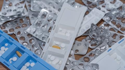 Tabletten in der Medizin, Pillen und Tabletten sowie Nahrungsergänzungsmittel *** Tablets in the Medicine, Pills and Tablets and Food supplements 1077404886