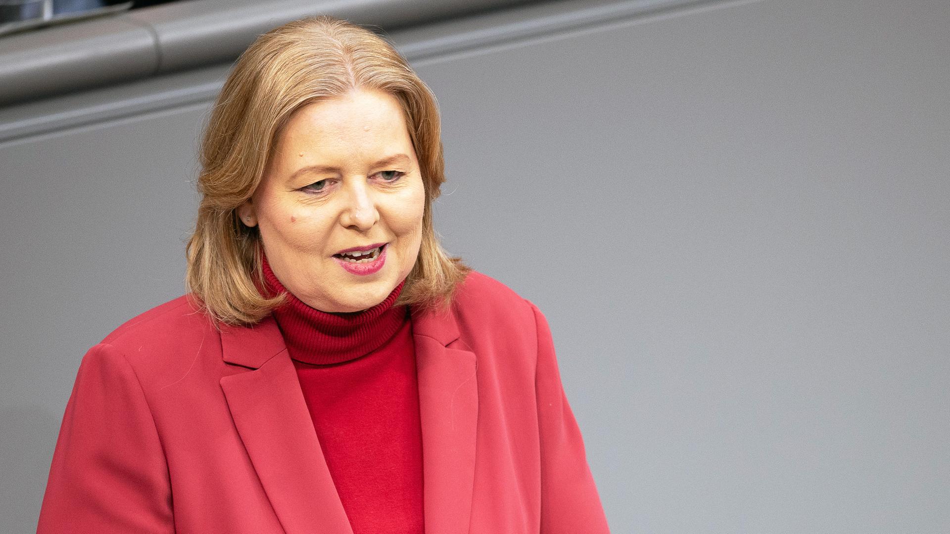 Bärbel Bas (SPD), Bundesministerin für Arbeit und Soziales, spricht in der Debatte zum Bundeshaushalt im Bundestag. Bärbel Bas (SPD), Bundesministerin für Arbeit und Soziales, spricht in der Debatte zum Bundeshaushalt im Bundestag.