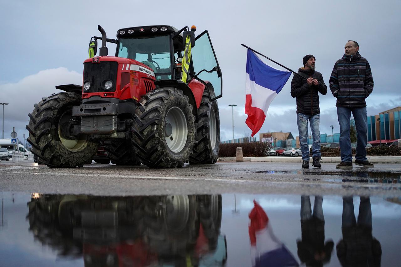 Lyon: Demonstranten bereiten sich auf die Abfahrt zu einem Konvoi vor.