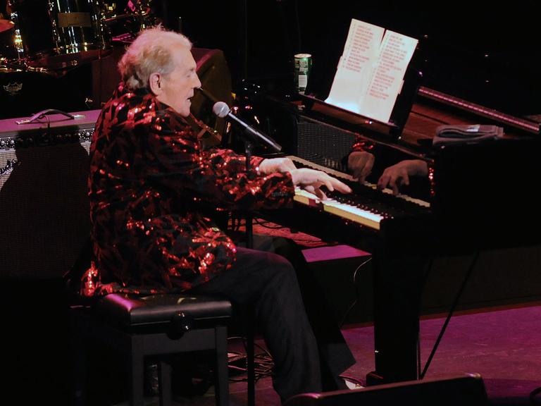 Der Musiker Jerry Lee Lewis mit seiner Band im Januar 20129 bei einem KOnzert in Florida. 