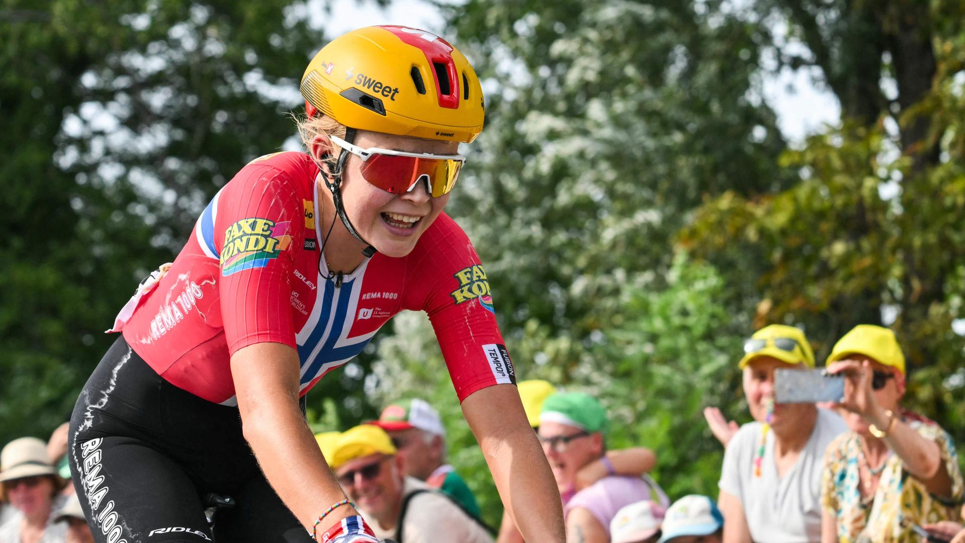 Die norwegische Fahrerin Sigrid Ytterhus Haugset vom Team Uno-X Mobility jubelt, als sie die Ziellinie überquert und damit die 3.Etappe der fünften Ausgabe der Tour de France Femmes gewinnt. Die norwegische Fahrerin Sigrid Ytterhus Haugset vom Team Uno-X Mobility jubelt, als sie die Ziellinie überquert und damit die 3.Etappe der fünften Ausgabe der Tour de France Femmes gewinnt.