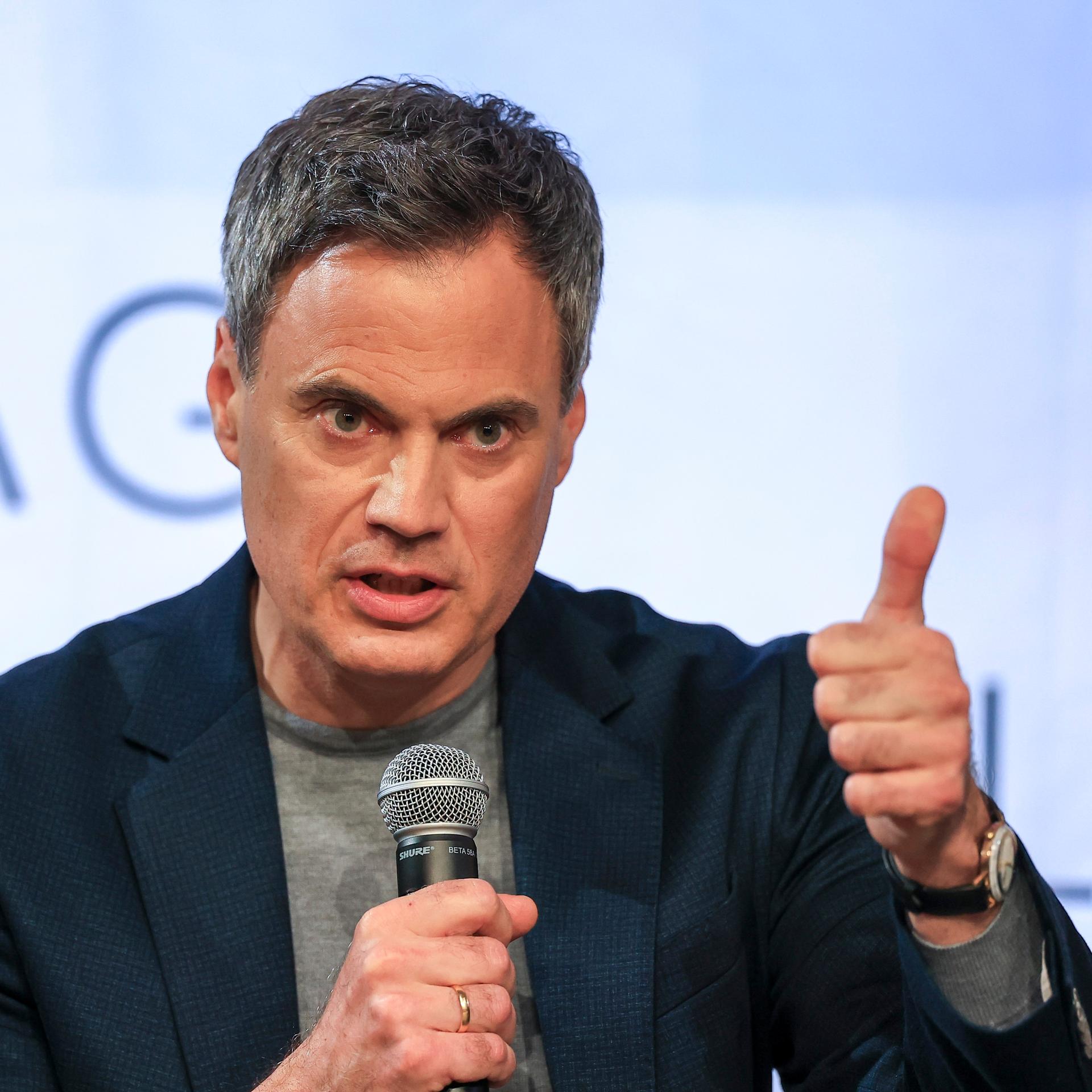 Leipzig: Norbert Himmler, Intendant ZDF, spricht auf dem Podium auf den Medientagen Mitteldeutschland 2025 in der Leipziger Baumwollspinnerei.