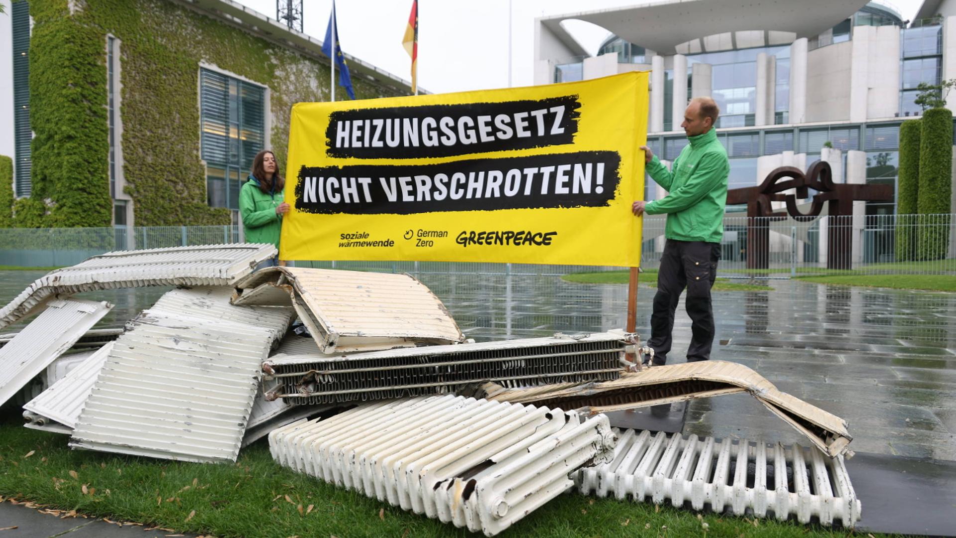 Protestaktion vor dem Kanzleramt gegen die Änderungen am Heizungsgesetz.
