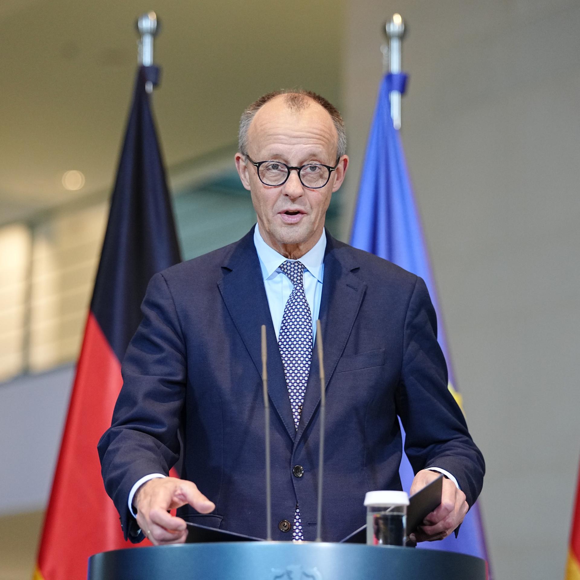 Bundeskanzler Friedrich Merz (CDU) äußert sich nach der Zustimmung des Bundestags zum Rentengesetz der Regierung.