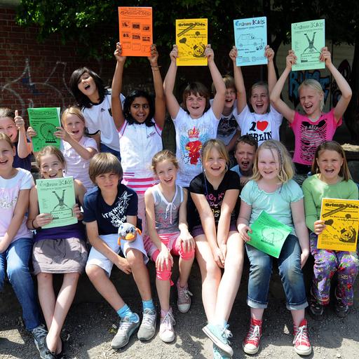 Kinder der Klasse 3 und 4 der Gebrüder Grimm Schule Moers bekamen in Berlin eine Auszeichnung für ihre Schülerzeitung. 