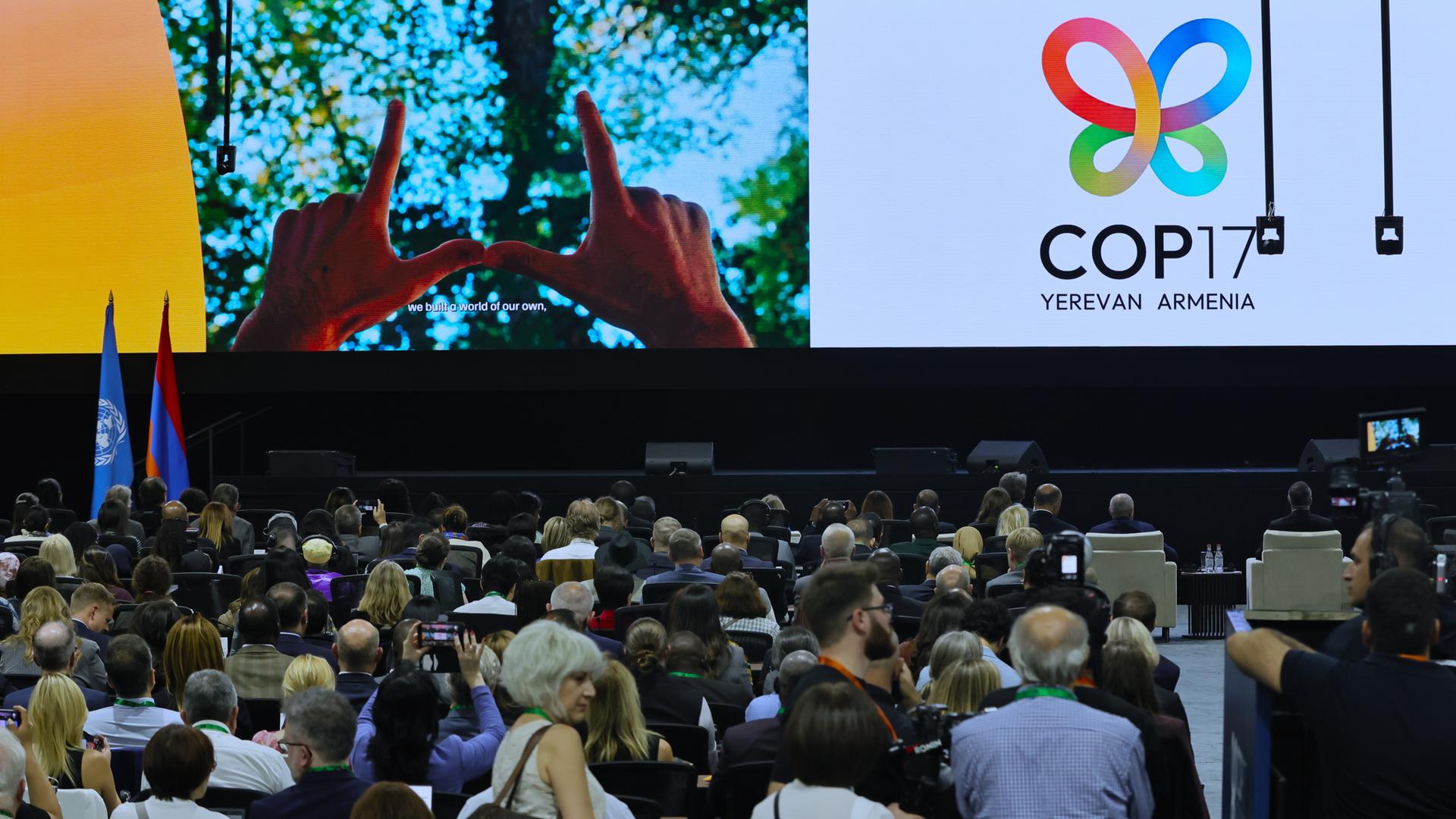 Das Foto zeigt die Eröffnungszeremonie der 17. Tagung der Konferenz der Vertragsparteien des Übereinkommens über die biologische Vielfalt (COP17) in Eriwan, Armenien.