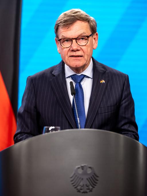 Johann Wadephul (CDU), Außenminister, spricht bei einer Pressekonferenz vor dem Treffen der binationalen Kommission. Johann Wadephul (CDU), Außenminister, spricht bei einer Pressekonferenz vor dem Treffen der binationalen Kommission.