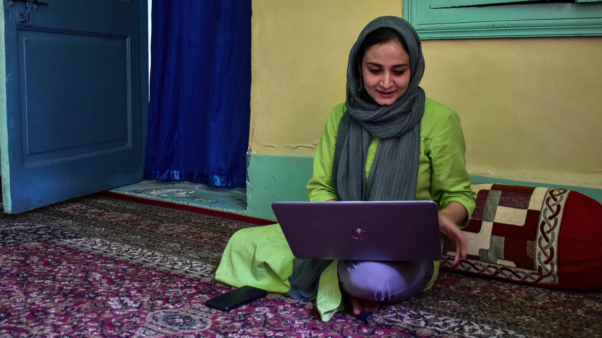Die Fotojournalistin Sanna Irshad Mattoo. Die Fotojournalistin Sanna Irshad Mattoo.