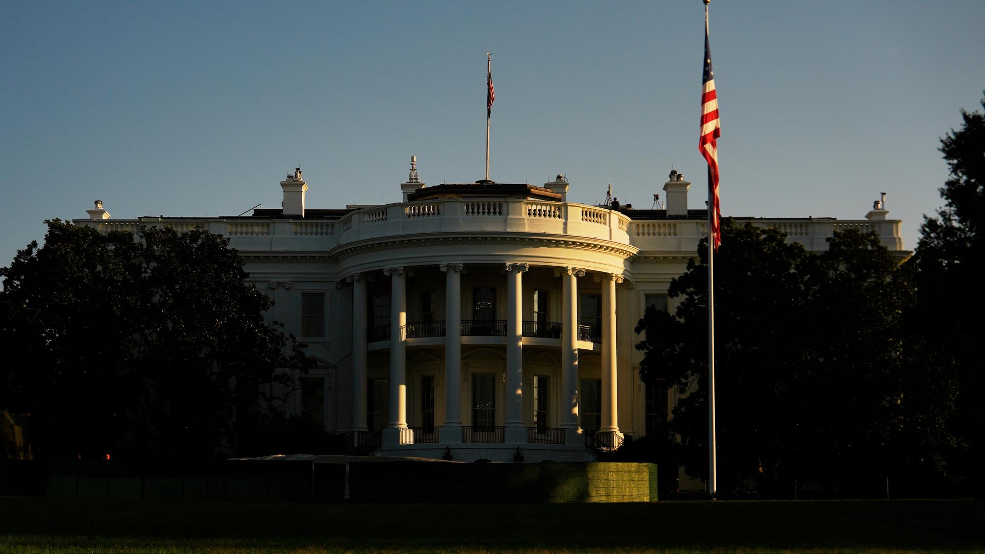 Das Weiße Haus in Washington in den frühen Morgenstunden