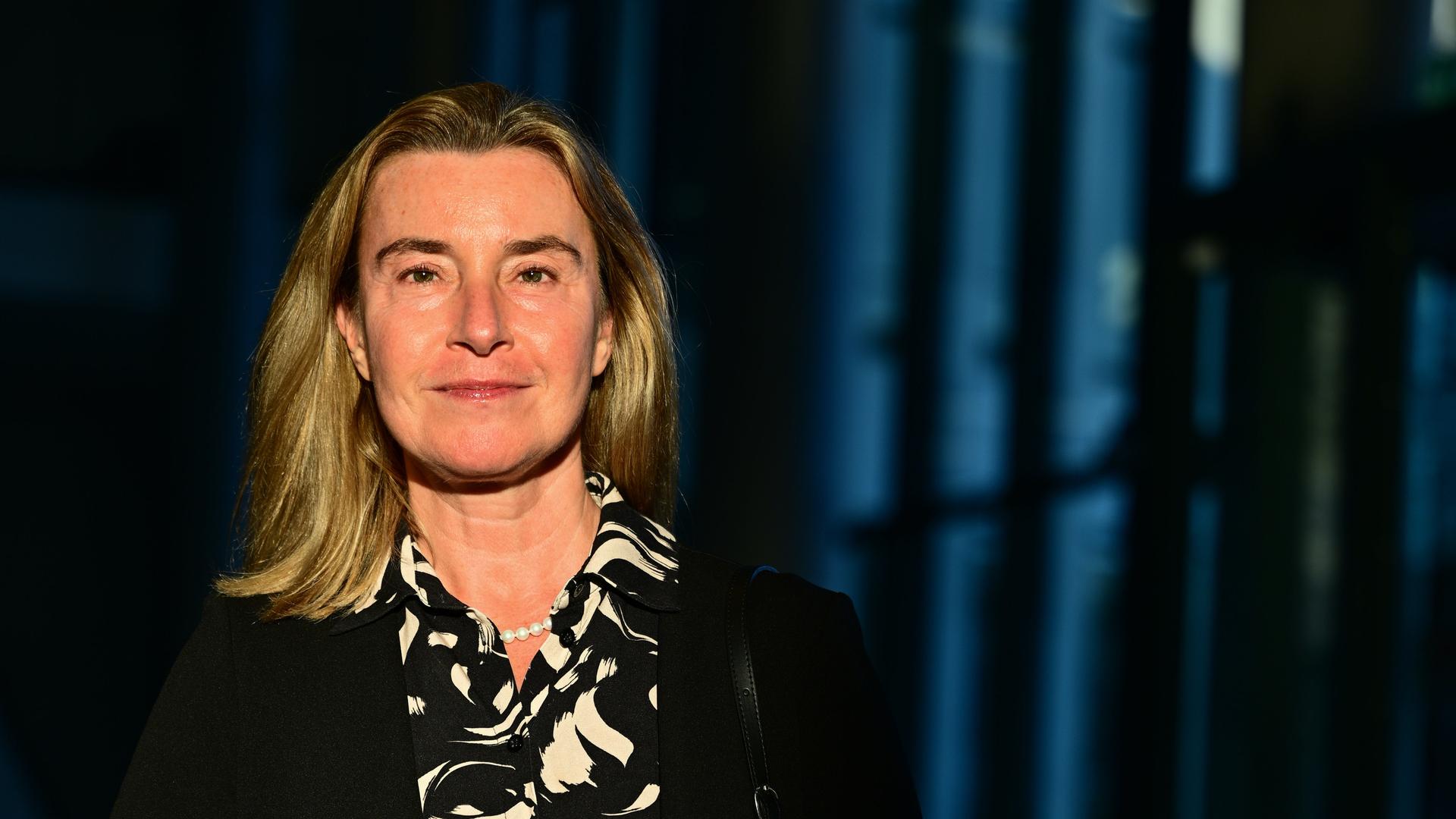 Federica Mogherini, ehemalige EU-Außenbeauftragte, schaut in die Kamera. 