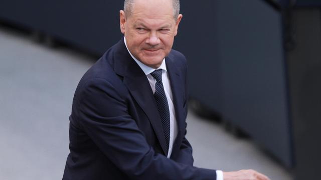 Bundeskanzler Olaf Scholz, SPD, vor seiner Regierungserklärung im Bundestag.