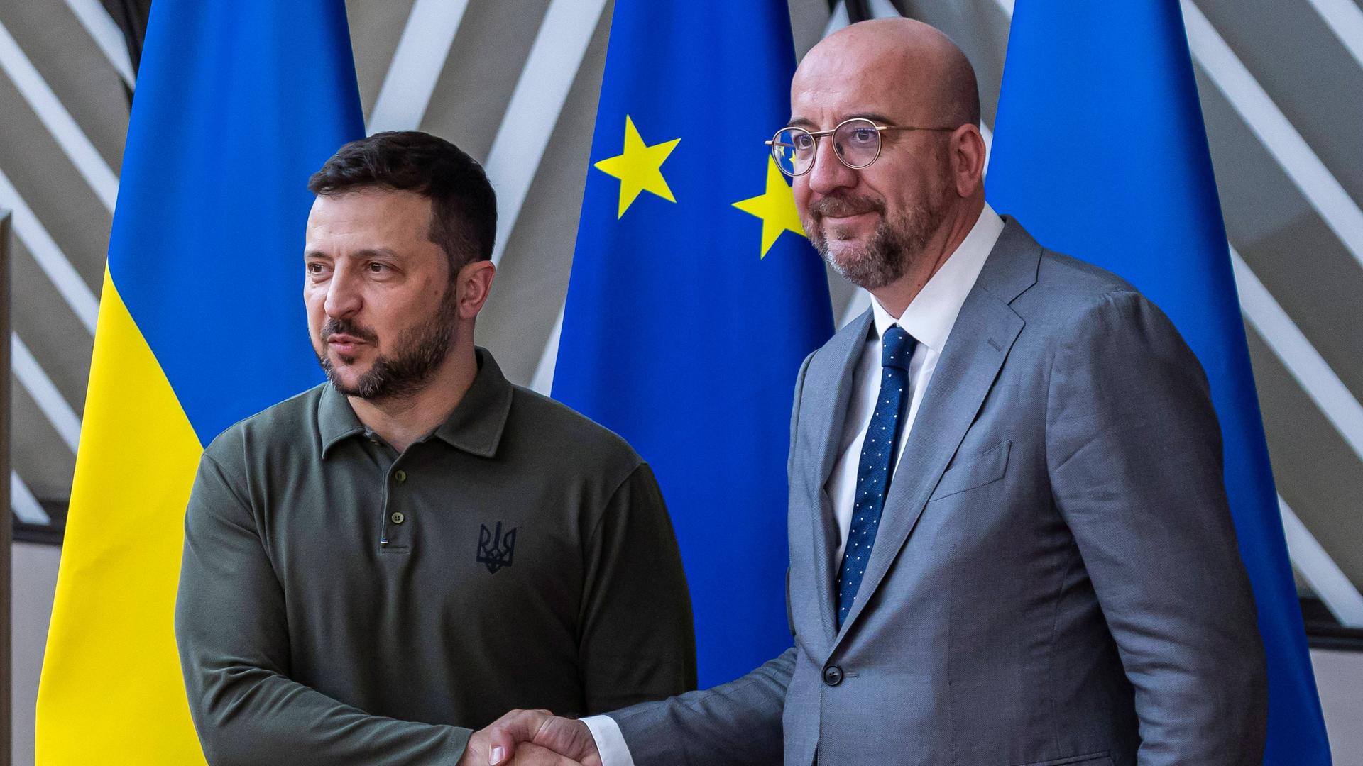 Am Gipfeltreffen des Europäischen Rates in Brüssel nahmen ukrainischen Präsidenten Wolodymyr Selenskyj und Charles Michel, Präsident des Europäischen Rates, teil. Brüssel, Belgien am 27. Juni 2024.