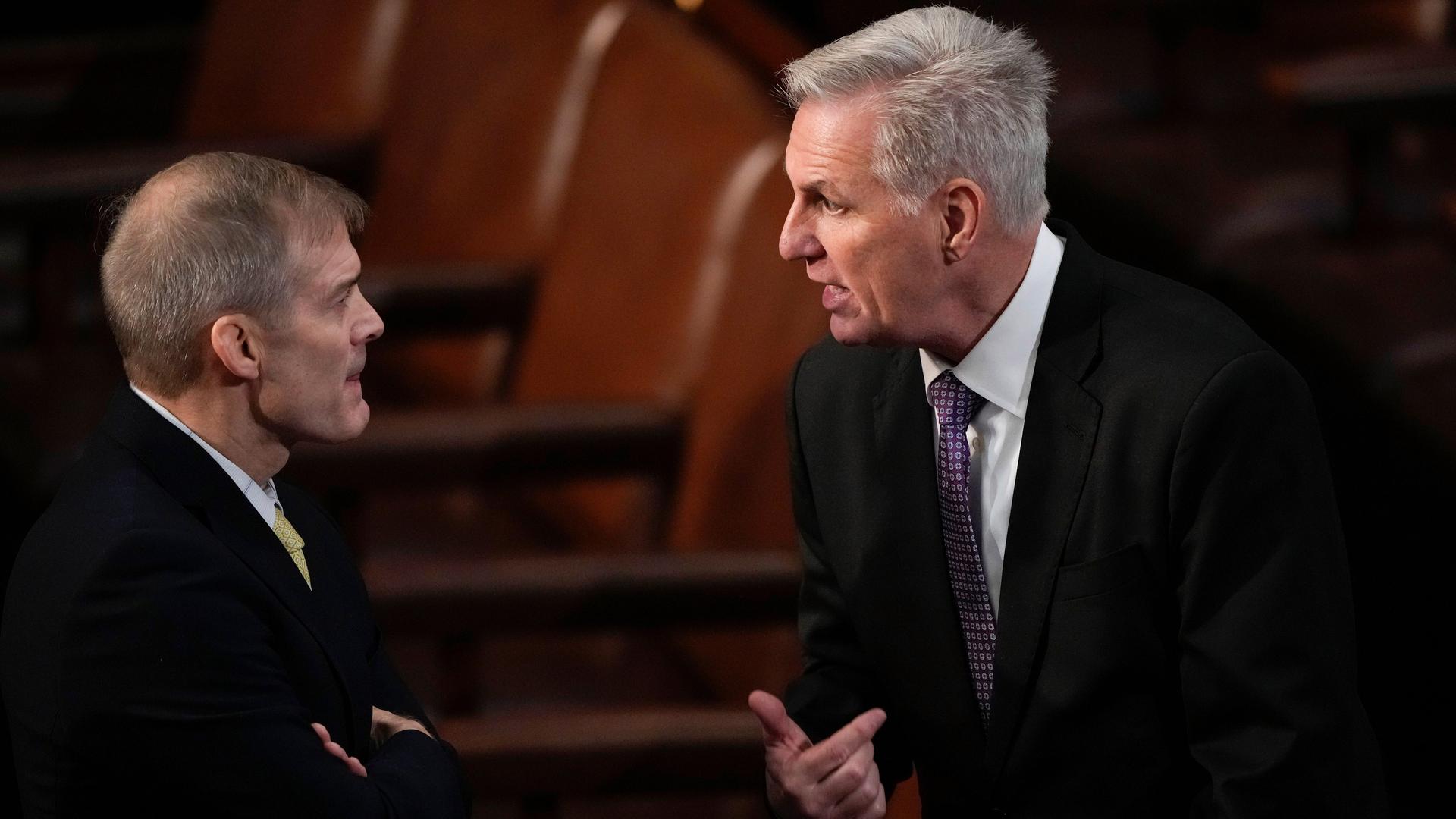 Der Republikaner Kevin McCarthy (rechts im Bild) im Gespräch mit seinem Parteikollegen Jim Jordan Der Republikaner Kevin McCarthy (rechts im Bild) im Gespräch mit seinem Parteikollegen Jim Jordan