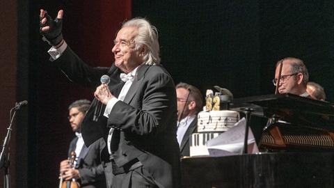 Brasilien, Konzert am Geburtstag von Joao Carlos Martins SO PAULO, SP - 21.06.2022: JOO CARLOS MARTINS COMEMORA 82 ANOS - This Tuesday 21, during the 82 Years of Music presentation, which is part of the 2022 Concert Season, the renowned pianist and conductor Joo Carlos Martins, who turns 82 years old in the same week, on the 25th, celebrated his 82nd birthday in a special concert with Orquestra Bachiana Filarmnica SESI-SP, at Teatro Bradesco, in So Paulo, with the special participation of tenor singers Jean Williams and soprano Karen Stephanie. x2223728x PUBLICATIONxNOTxINxBRA LuisxFrana