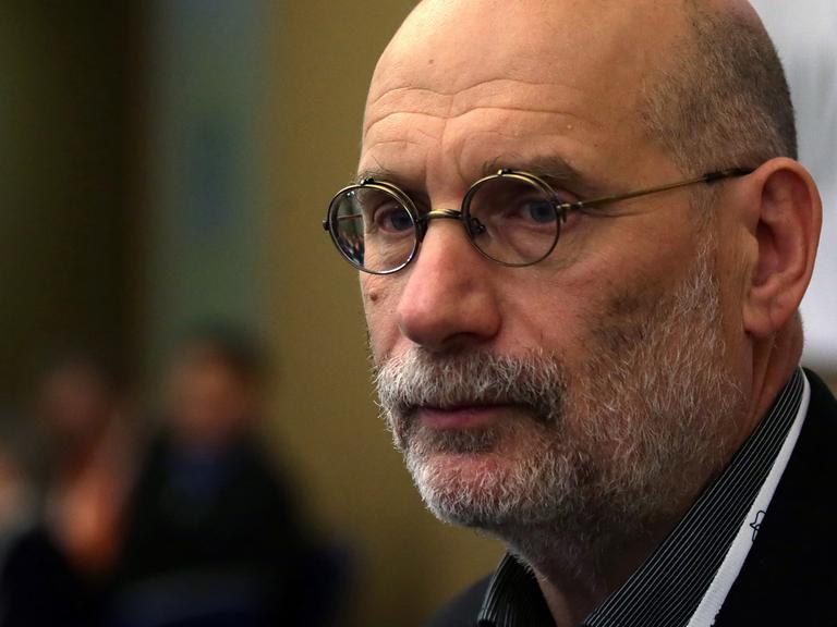 Das Foto zeigt den russischen Schriftsteller Grigorij Tschchartischwili, auch bekannt als Boris Akunin.
