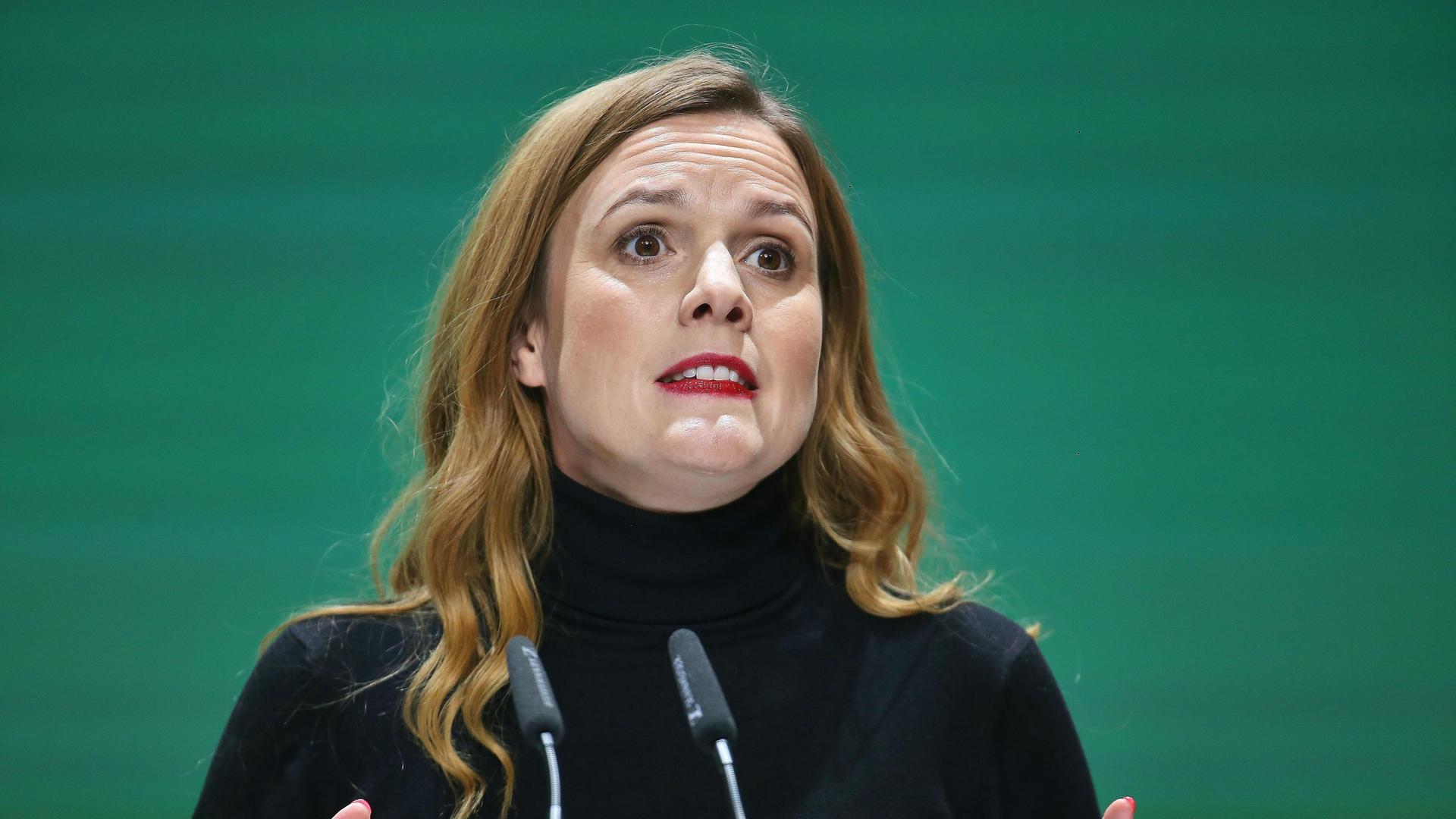 Die Grünen-Politikerin Terry Reintke spricht auf der Bundesdelegiertenkonferenz der Bündnis90/Die Grünen in Hannover. 