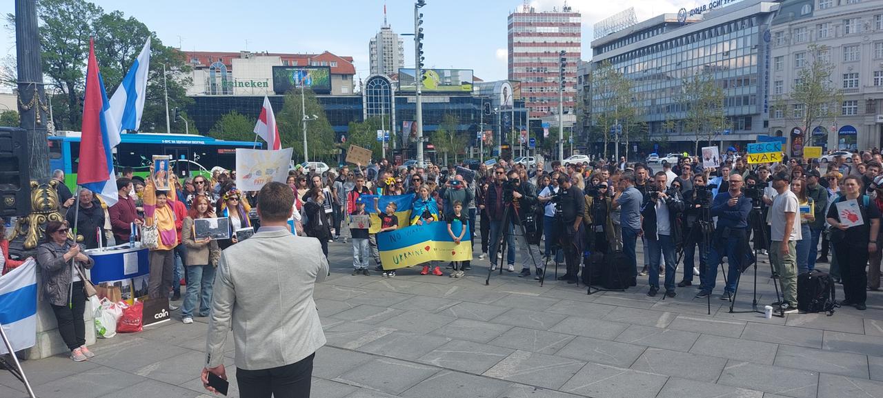 Demonstranten mit Ukraine-Flaggen