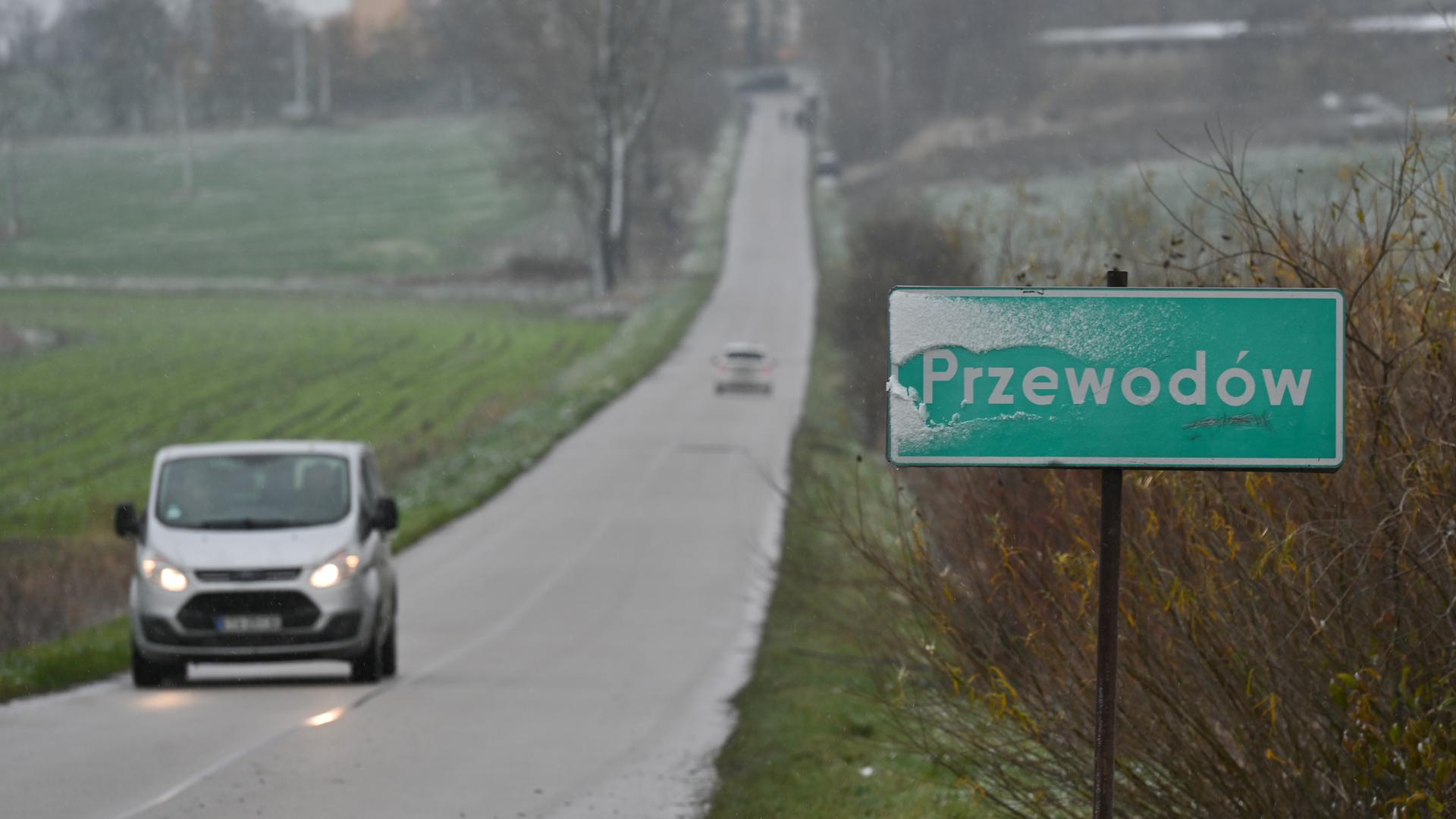 Das Ortseingangsschild zur Ortschaft Przewodow in der Woiwodschaft Lublin Das Ortseingangsschild zur Ortschaft Przewodow in der Woiwodschaft Lublin