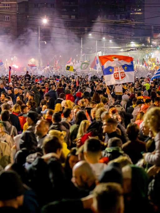 Studenten protestieren gegen die Regierung in Serbien. 