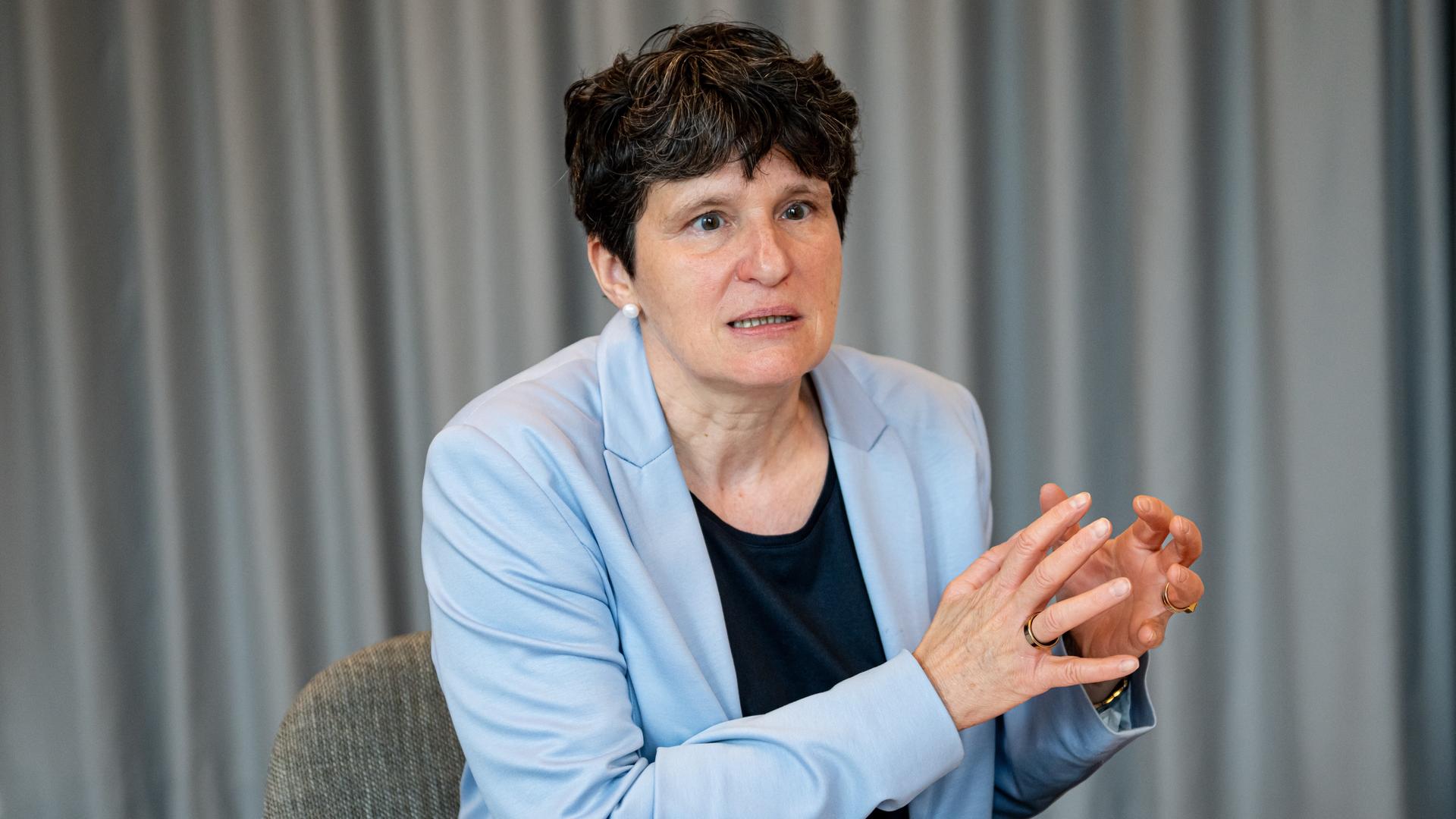 Tanja Gönner (CDU), Hauptgeschäftsführerin des Bundesverbands der Deutschen Industrie (BDI), nimmt an einem Interview teil.