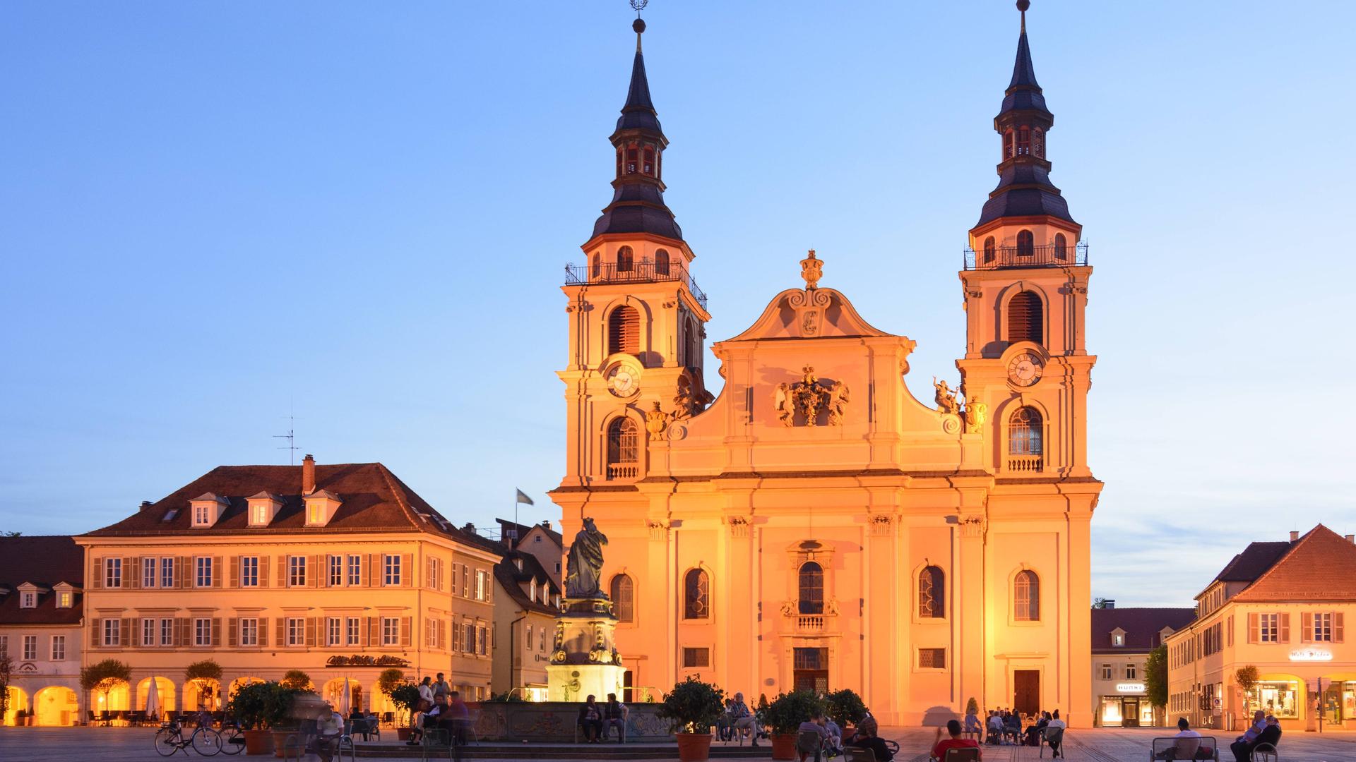 Der Marktplatz in Ludwigsburg mit der Stadtkirche. 