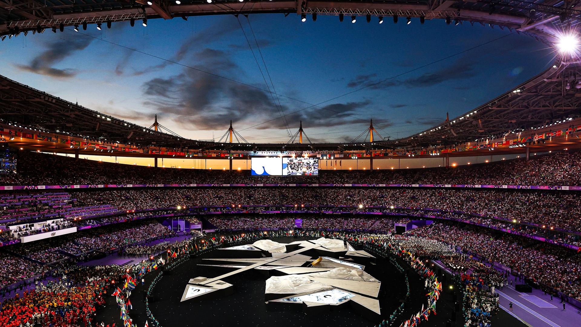 Ein Blick in das Stade de France von Saint-Denis während der Abschlussfeier der Olympischen Sommerspiele 2024. 