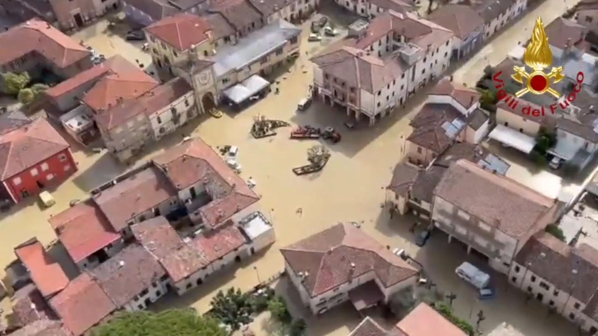 Das Foto zeigt den überfluteten Stadtteil Sant’Agata sul Santerno in der italeinischen Provinz Ravenna.