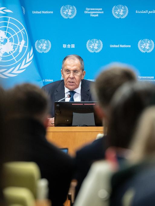 Der russische Außenminister Lawrow spricht während einer Pressekonferenz im UN-Hauptquartier in New York.