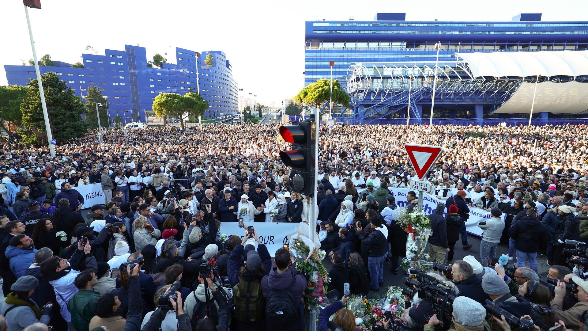 Tausende Menschen protestieren in Marseille gegen die Drogenkriminalität. 