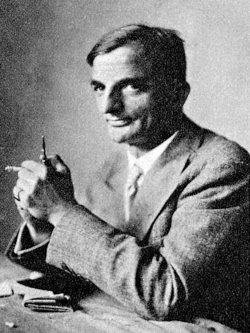 Die undatierte Fotografie zeigt den deutschen Schriftsteller Joachim Ringelnatz, eigentlicher Name Hans Bötticher (1883-1934).