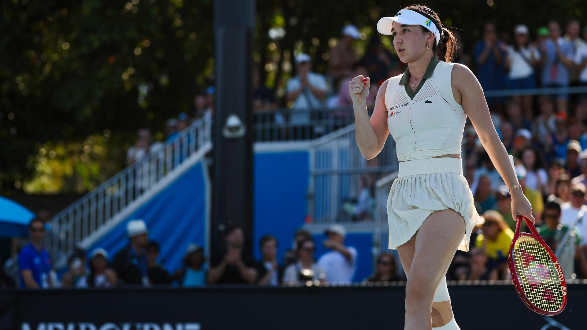 Eva Lys ballt die rechte Faust.