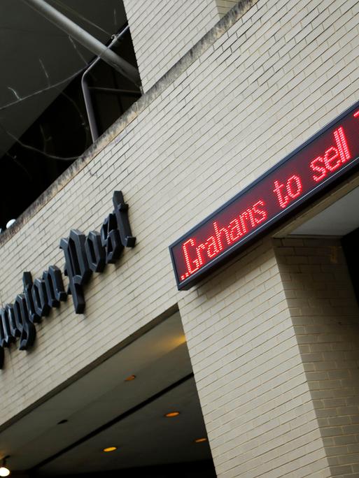 Außenansicht eines Gebäudes mit dem Schriftzug "The Washington Post" (Quelle: picture alliance)