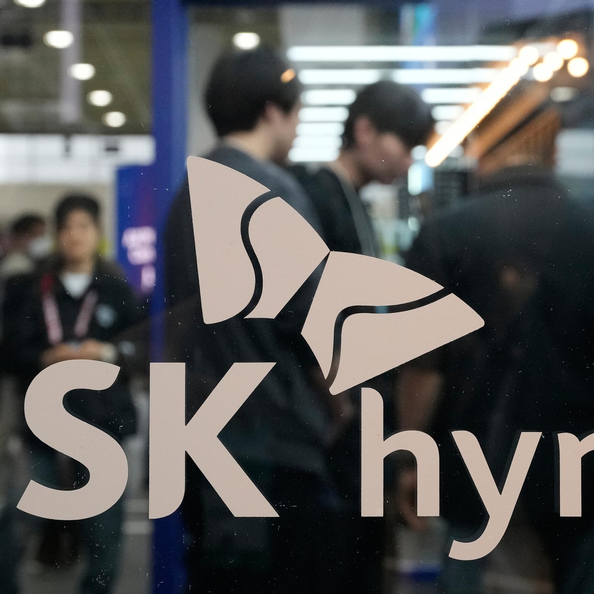 Das Logo von SK Hynix ist in der südkoreanischen Hauptstadt Seoul zu sehen. 
