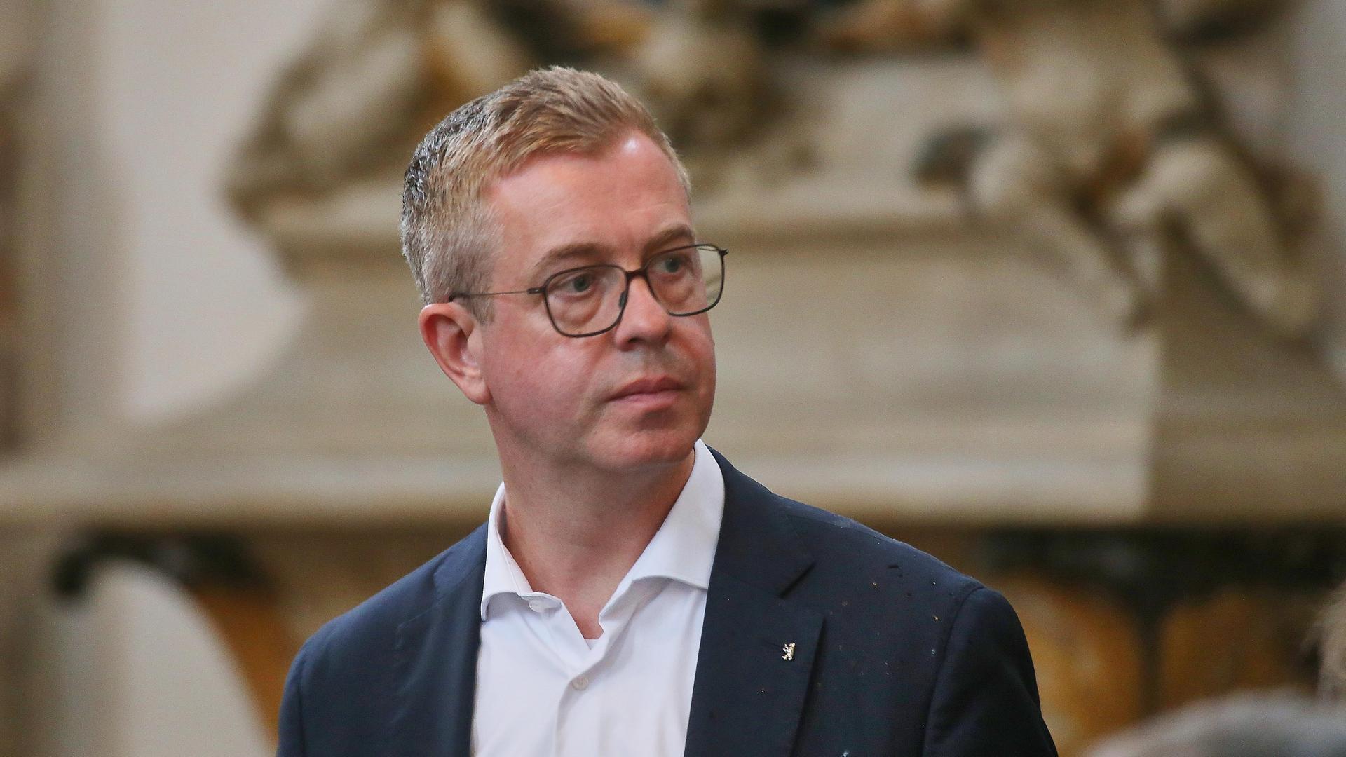 Marienkirche in Berlin: Stefan Evers kommt zur Gedenkveranstaltung nach CSD-Amokfahrt.