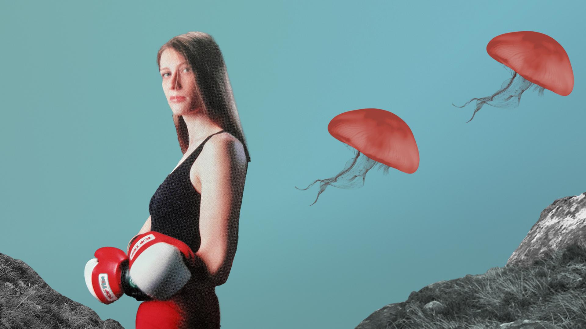 Ulrike mit Boxhandschuhen. Ulrike mit Boxhandschuhen.