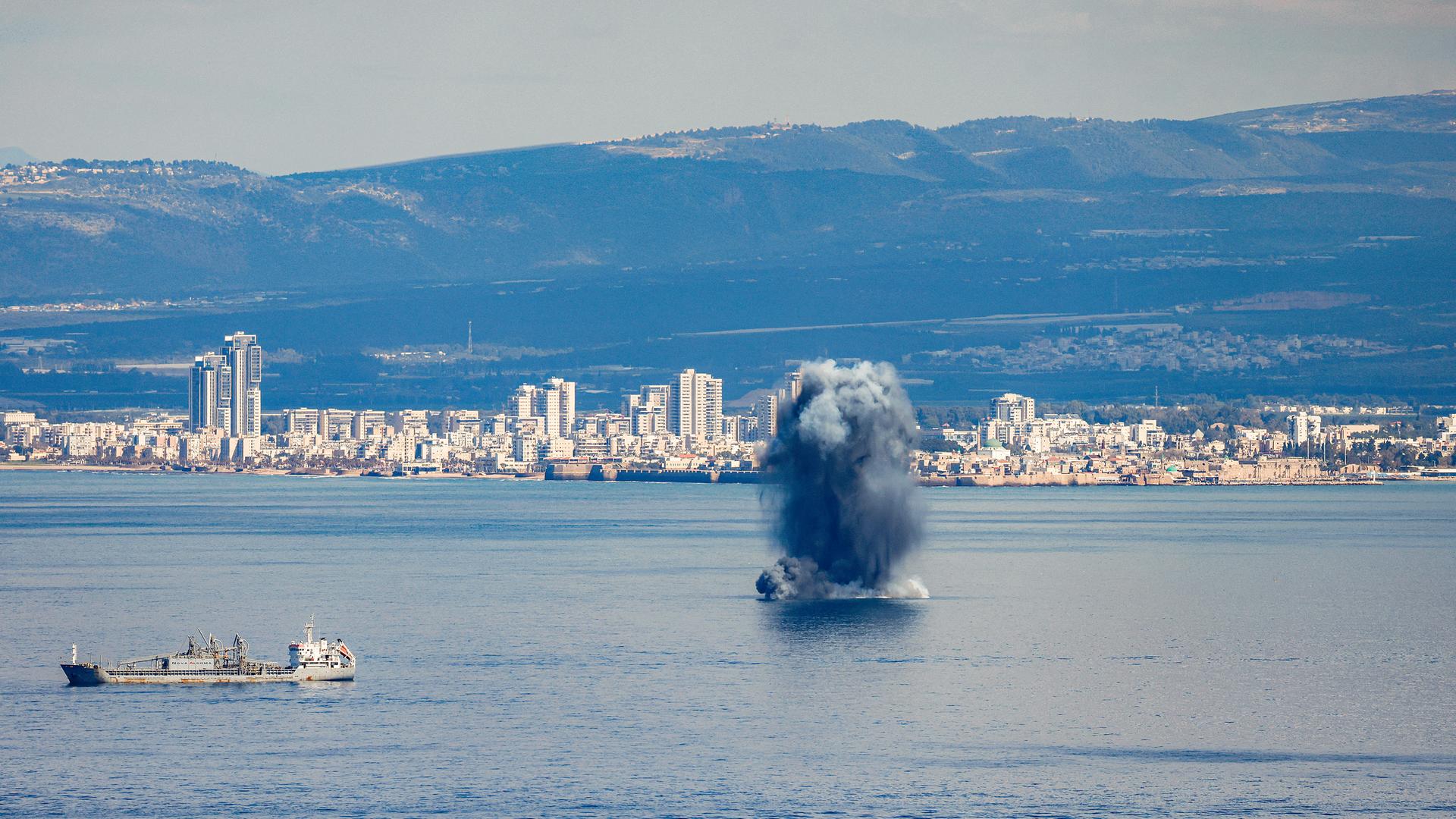 Newsblog zur Lage im Nahen Osten - Explosionen in mehreren Golfstaaten gemeldet - Macron verlangt Dringlichkeitssitzung des UNO-Sicherheitsrats