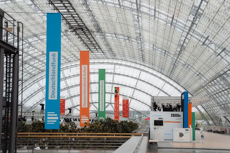 Impressionen von der Leipziger Buchmesse 2023 und dem Deutschlandradio Messestand