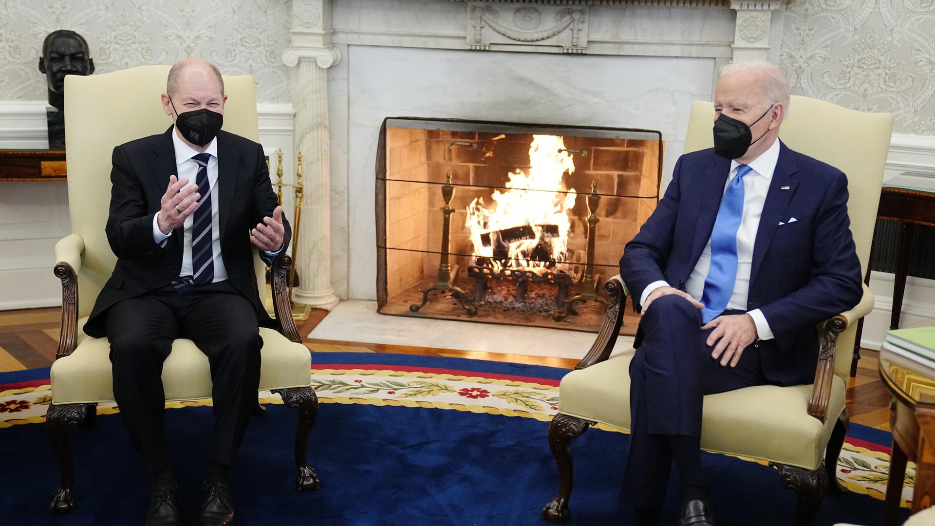 Bundeskanzler Olaf Scholz bei einem Treffen mit US-Präsident Joe Biden am 7.2.22.