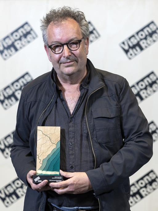 Der Dokumentarfilmer Peter Mettler beim Schweizer Filmfestival "Visions du Réel" 2023 in Nyon