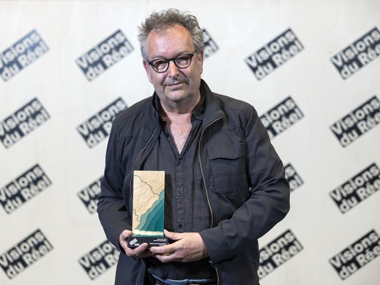 Der Dokumentarfilmer Peter Mettler beim Schweizer Filmfestival "Visions du Réel" 2023 in Nyon