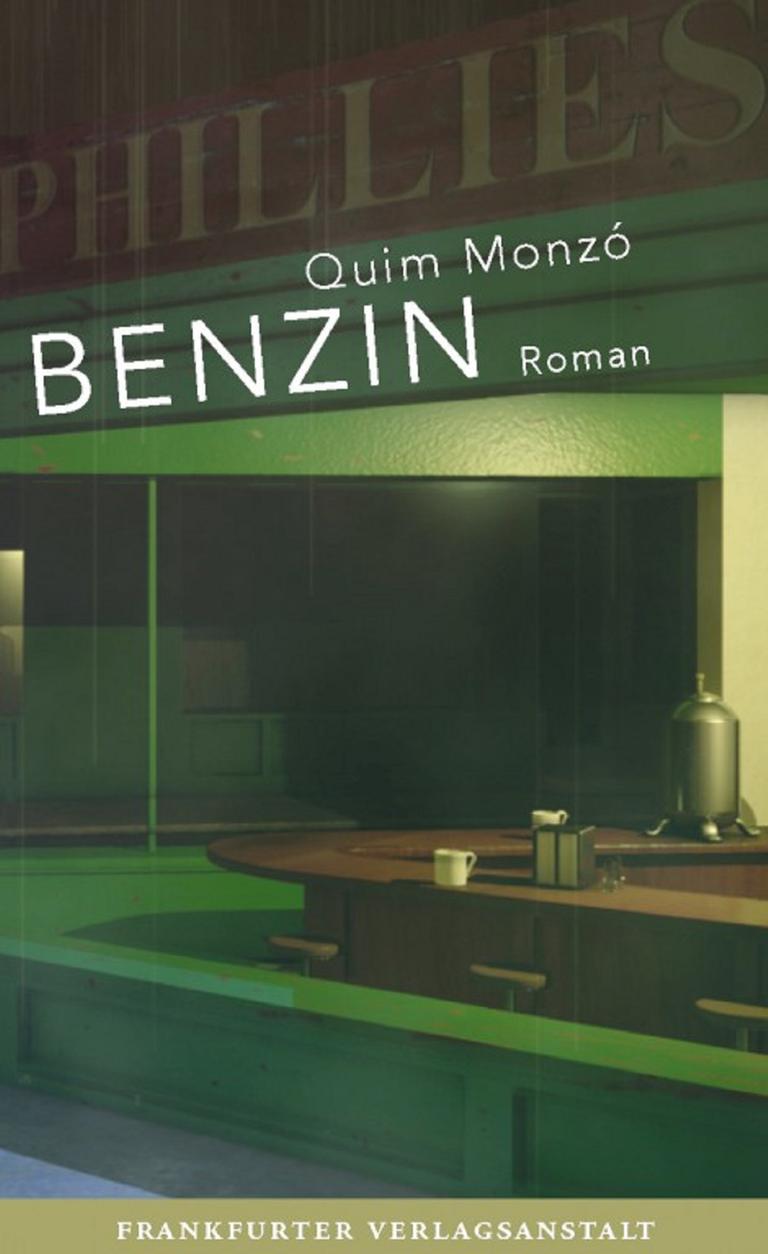 Das Cover von Quim Monzós Roman "Benzin" zeigt eine leere Bar mit Tresen und ist grün gehalten. Das Cover von Quim Monzós Roman "Benzin" zeigt eine leere Bar mit Tresen und ist grün gehalten.