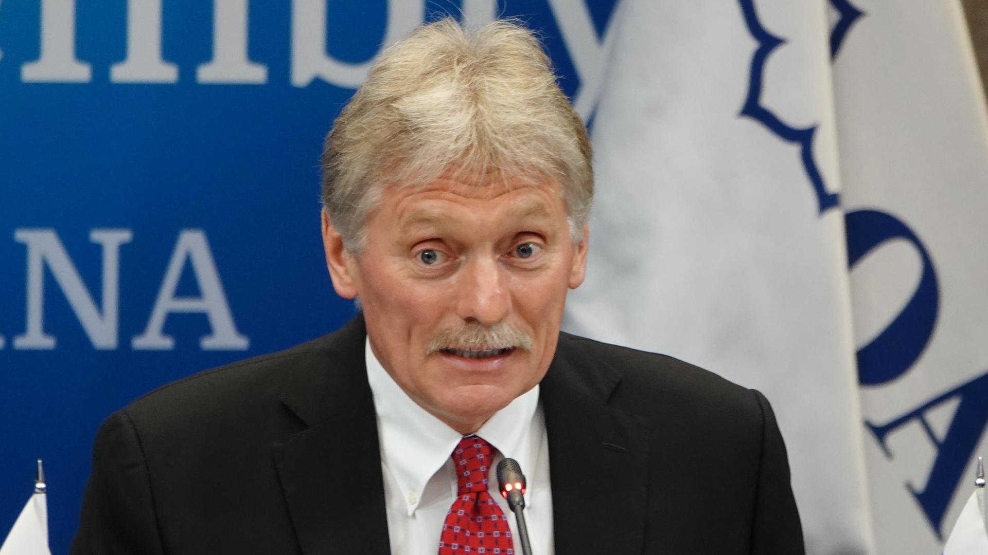 Kremlsprecher Dmitri Peskow redet auf der Generalversammlung der Organization of Asia-Pacific News Agencies (OANA).