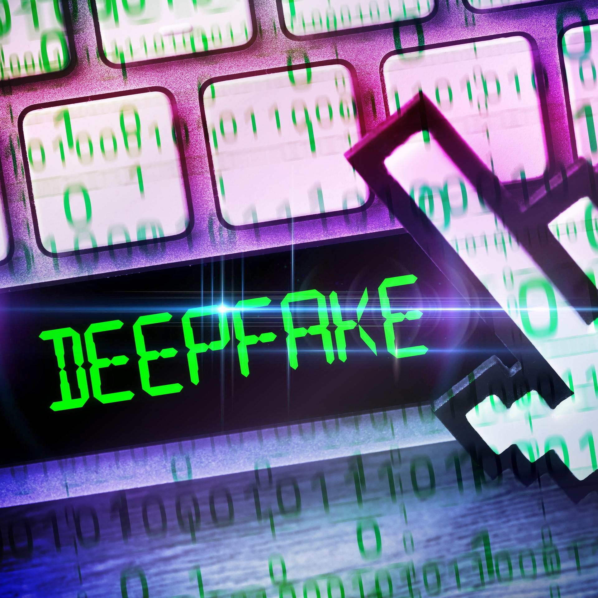 Computertaste mit der Aufschrift Deepfake