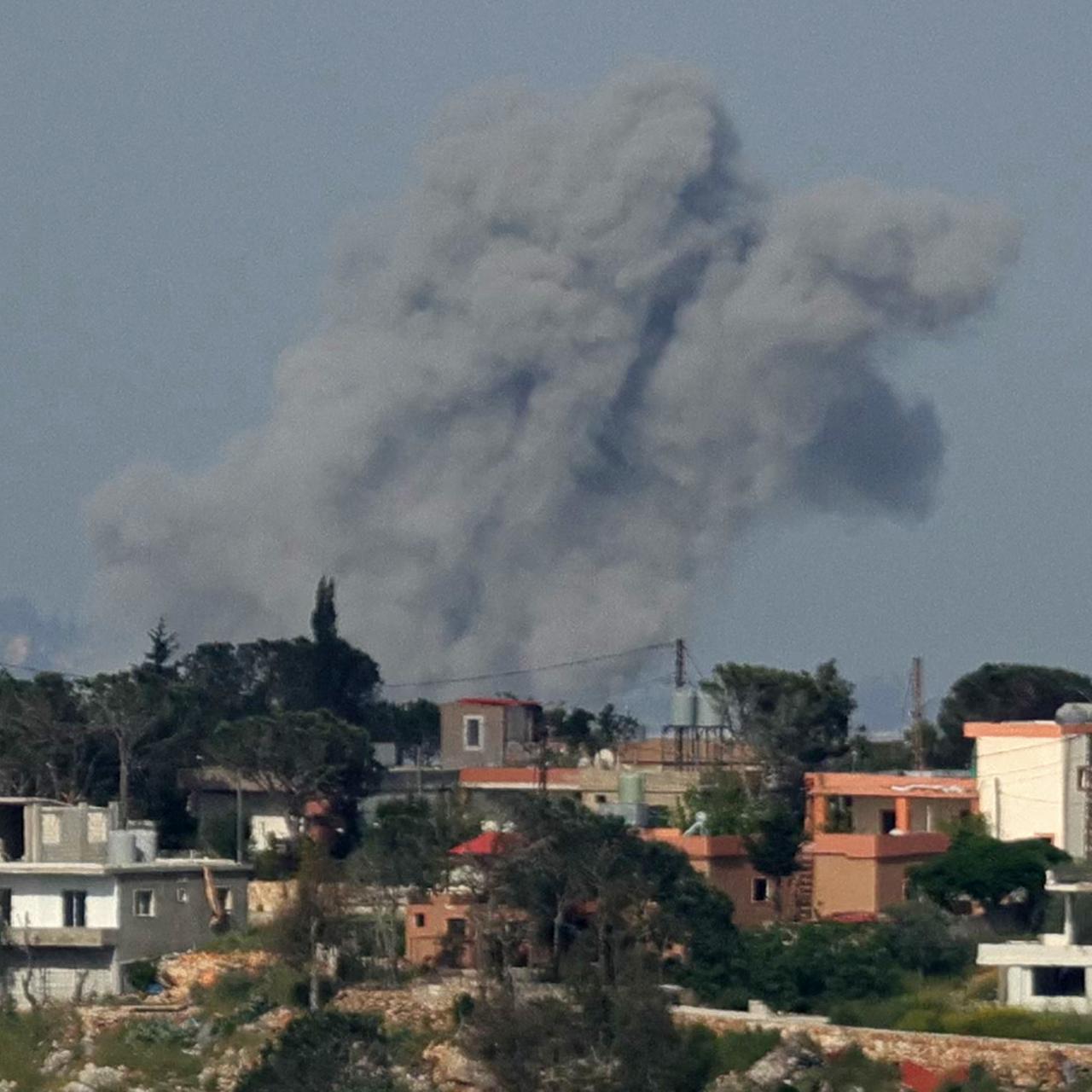 Rauchwolken über dem libanesischen Dorf Zawtar al-Sharqiyah in der Region Marjayoun.
