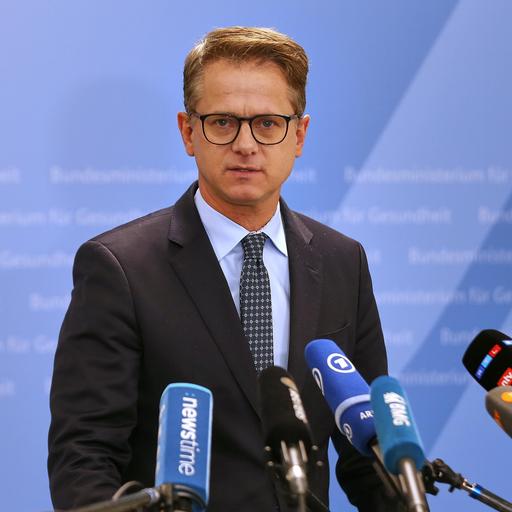 Bundesminister für Gesundheit Carsten Linnemann (CDU) gibt eine Pressekonferenz zur Neuordnung der Pflegeversicherung. 