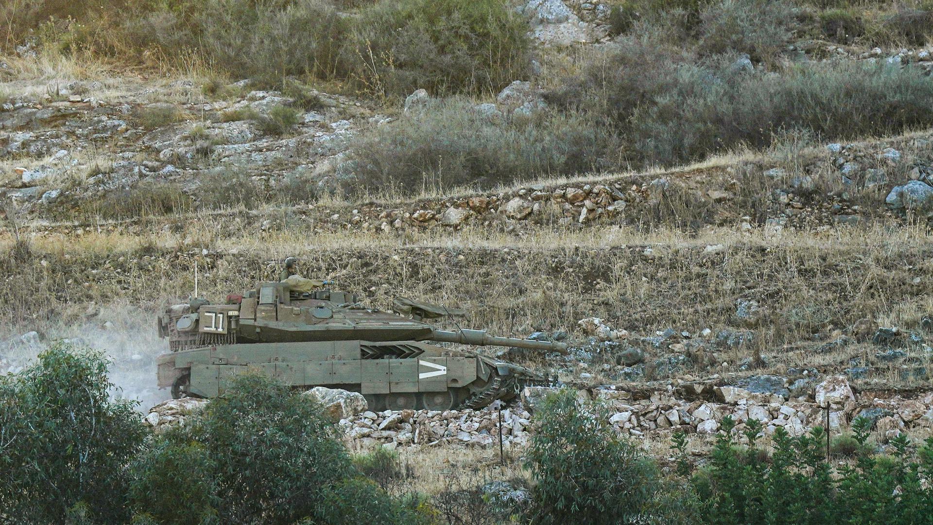 Nahostkonflikt, Panzer der israelischen Armee an der Grenze zum Libanon, ISRAEL-LEBANON BORDER, Sept. 30, 20