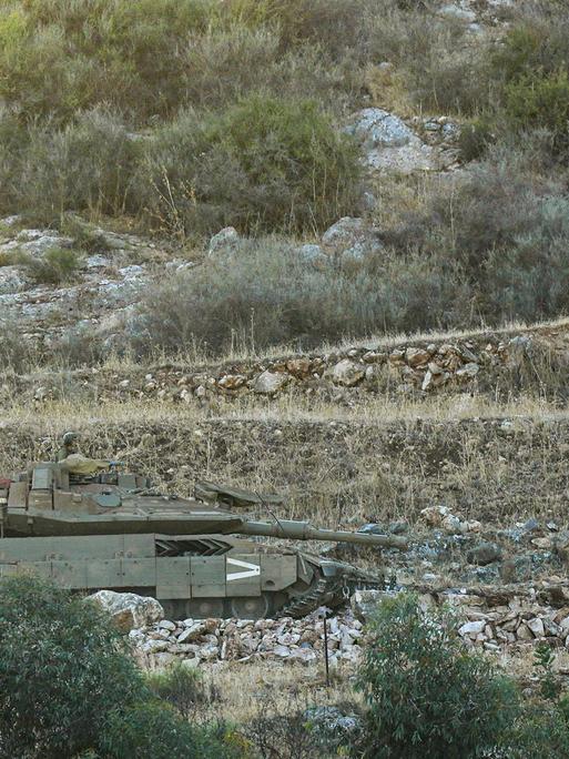 Nahostkonflikt, Panzer der israelischen Armee an der Grenze zum Libanon, ISRAEL-LEBANON BORDER, Sept. 30, 20