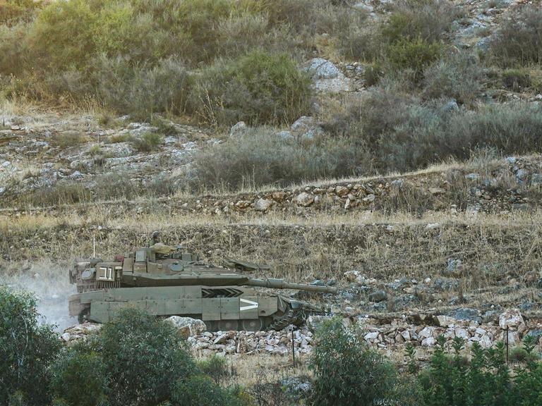 Nahostkonflikt, Panzer der israelischen Armee an der Grenze zum Libanon, ISRAEL-LEBANON BORDER, Sept. 30, 20