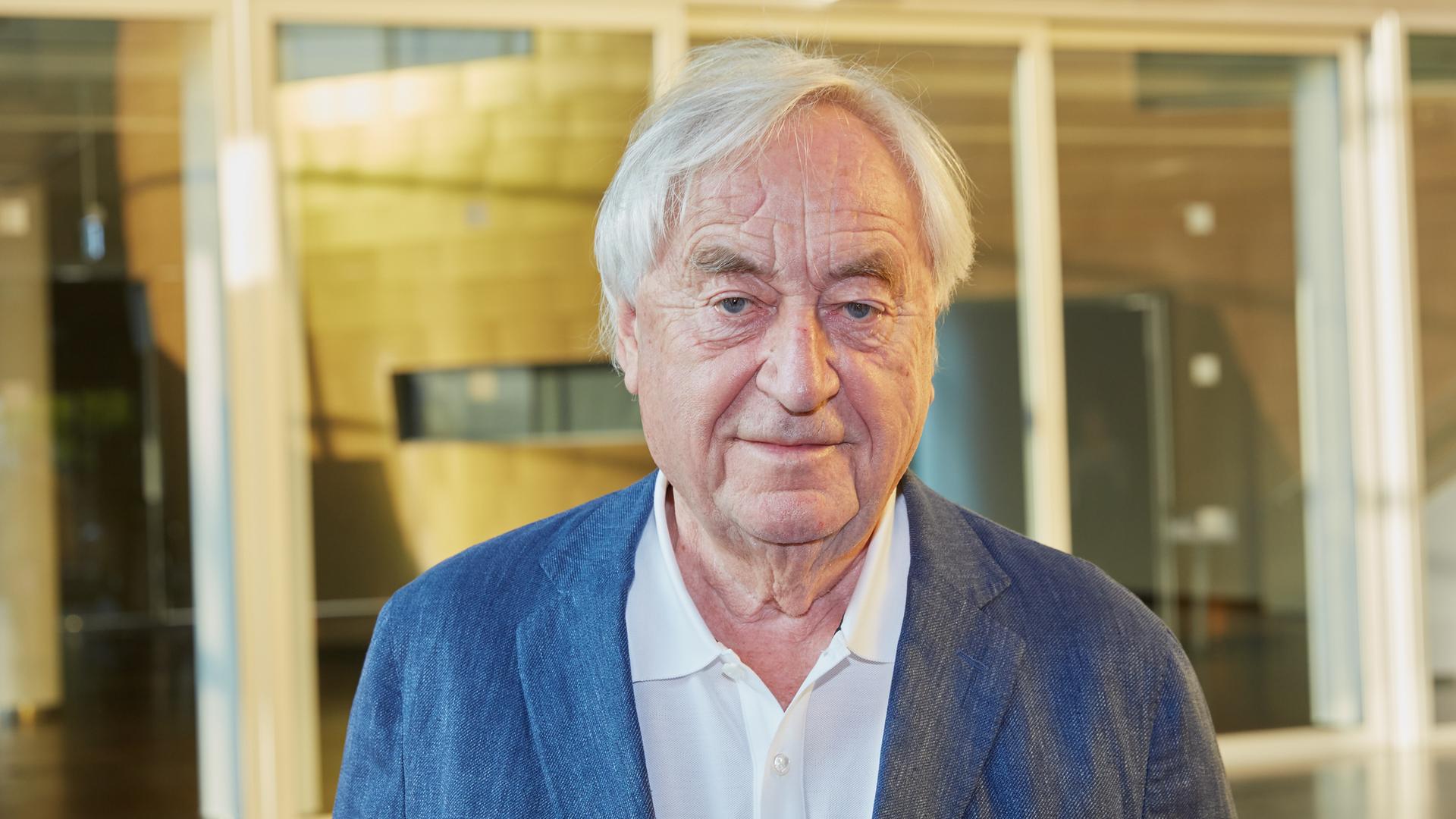 Der niederländische Schriftsteller Cees Nooteboom im Porträt.